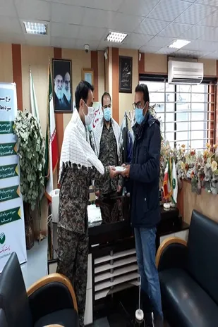توزیع۷۰ عدد اسپری ضد عفونی و ماسک به مشتریان شعب رسولی و امیرالمومنین زاهدان