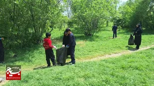 جمع آوری زباله&zwnj;های رها شده در طبیعت توسط دانش آموزان/ شادی و یک دنیا هیجان برای دانش آموزان روستای شترک