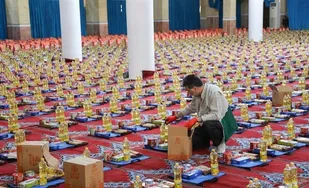 توزیع 4 هزار و 500 بسته کمک معیشتی در بین نیازمندان زنجانی
