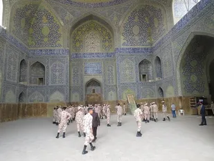 بازدید کارکنان وظیفه لشکر 14 امام حسین(علیه السلام) از آثار باستانی شهر اصفهان