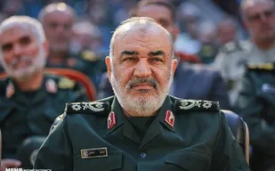 کشور را از عوارض تحریم های ظالمانه بی نیاز می کنیم/ فضای مجازی را از ولنگاری رها خواهیم ساخت