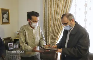 دیدار استاندار مرکزی با خانواده شهیدان موسوی