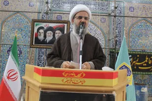 امام جمعه پلدختر: مسئولان در کنار مردم باشند؛ تقویت وحدت ملی و حل مشکلات معیشتی اولویت کشور است