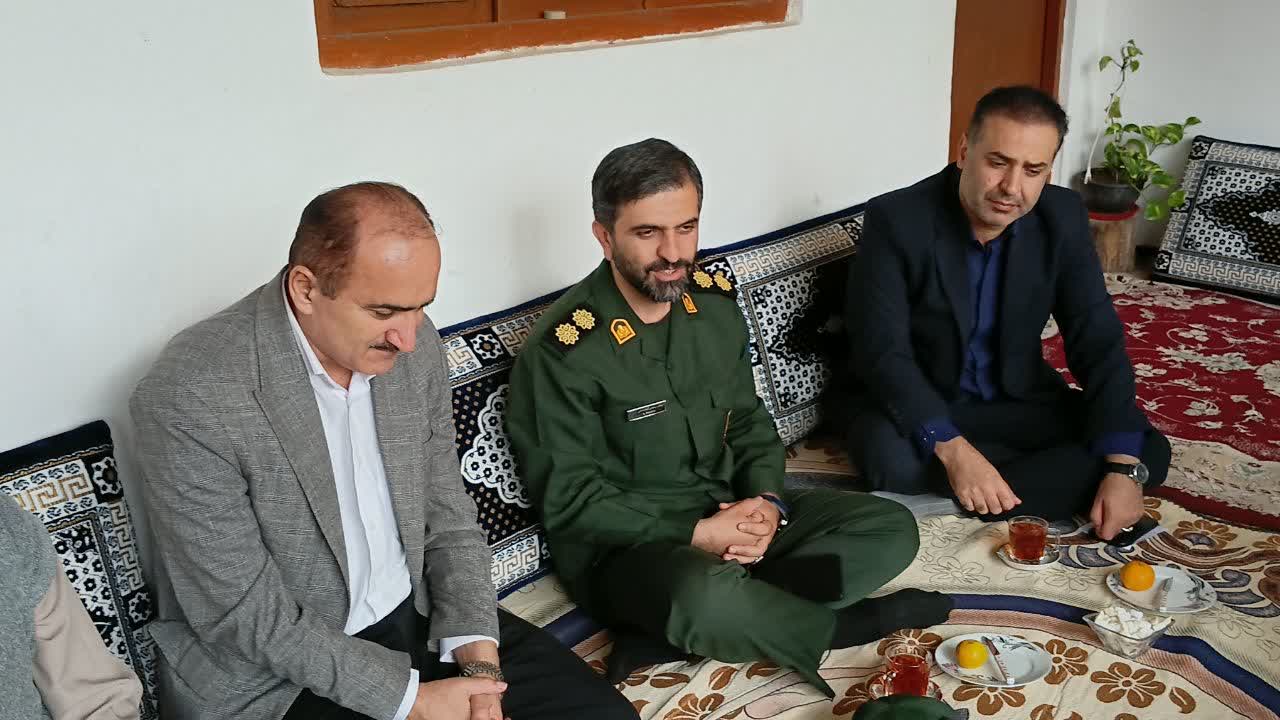 تجدید میثاق با آرمانهای شهدا و تکریم خانواده شهید «موسی صحراپیما »در شفت تجدید میثاق با آرمانهای شهدا و تکریم خانواده شهید «موسی صحراپیما »در شفت