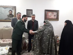 دیدار با خانواده شهداء، موجب تقویت روحیه خدمتگزاری و ادای دین به  شهدا است