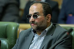 مسئولان برای حل معضل دستفروشی چاره بیندیشند