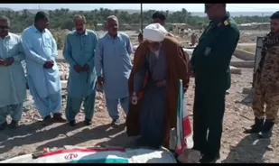 غبارروبی مزار شهید نورالله نارویی به مناسبت هفته نیروی انتظامی