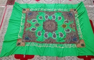 اهدای پته هنرمندان زرندی به ضریح مقدس امام هشتم (علیه السلام)