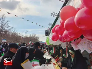 برپایی ایستگاه نشاط و سرگرمی به همت بسیج جامعه زنان سپاه البرز در راهپیمایی ۲۲ بهمن
