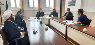 مشکلات جامعه با تقدم مصالح مردم و انقلاب بر منافع شخصی و گروهی برطرف می شود