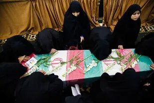 تشییع و خاک&zwnj;سپاری هشت شهید گمنام در هرمزگان