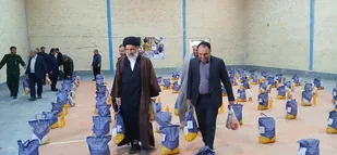 توزیع 100بسته کمک های مومنانه در آغاجاری