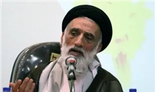 دولتمردان آزادگی و اقتدار کشور را در روابط با غرب مدنظر قرار دهند