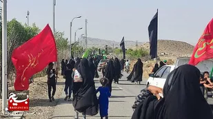 مراسم پیاده روی جاماندگان اربعین حسینی در شهر سندرک