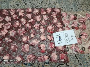 200&nbsp;بسته گوشت گرم توسط جهادگران پایگاه مقاومت بسیج حضرت نرجس(س) بین نیازمندان توزیع شد