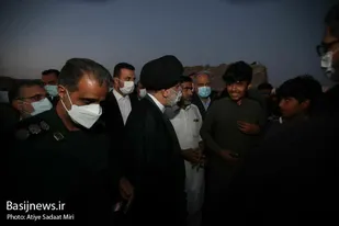 حضور رئیس جمهور در بین زاغه نشینان منطقه مرادآباد چابهار