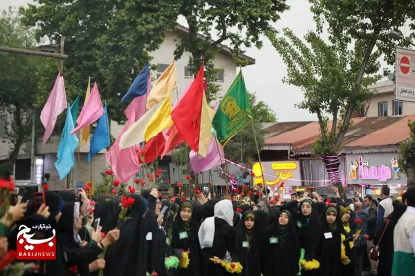 کاروان زیر سایه خورشید