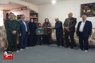 دیدار جمعی از مسئولین شهرستان ملایر با خانواده شهید &laquo;خدایار حق&zwnj;داده&raquo;