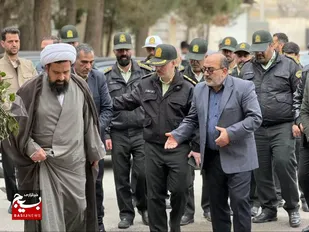 عطر افشانی و گلباران مزار شهدای چهارباغ