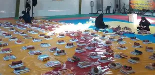 آماده سازی پک لوازم تحریر توسط خواهران جهادگر خوانسار