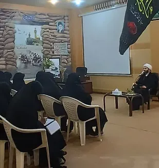امروز دشمن با تمامی ابزارها و انواع فتنه سعی در ضربه زدن به اسلام و انقلاب اسلامی دارد