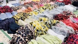 اهدای 2000 دست البسه به نیازمندان بندرعباسی