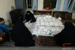 دوخت و توزیع ۳۰۰۰ ماسک توسط گروه جهادی بسیج فرهنگیان همدان