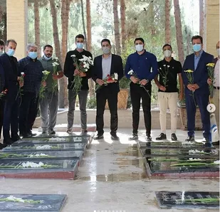 اعضای اتاق اصناف  شهریار گلزار شهدای گمنام را گلباران کردند