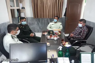فرمانده حوزه امام موسی بن جعفر (ع) سرخه در جهت پیشبرد برنامه های بسیج با مسولین نیروی انتظامی شهرستان دیدار کرد