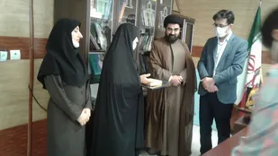 &nbsp;تجلیل از بانوان مدافع سلامت توسط مسئول بسیج جامعه زنان سپاه امیرالمومنین( ع) استان ایلام