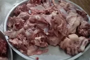 در بخش ریگ گناوه&nbsp; توزیع گوشت قربانی انجام شد