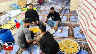 نذرپذیرایی به مناسبت تشییع رهبرانقلاب در آغاجاری