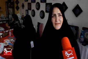 کارآفرینی از جنس مس و فیروزه/ هنرمندی که برای بانوان شهرش اشتغال ایجاد کرد