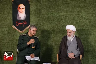 نشست صمیمانه با جمعی از دانش&zwnj;آموزان