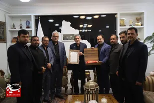 نشان ملی سقا به استاندار فارس اهدا شد