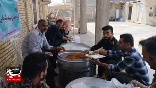 پخت غذای گرم با همت گروه های جهادی روستایی شهرستان  هندیجان