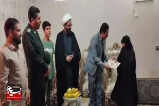 دیدار جمعی از مسئولین با خانواده شهدا در روستای دینارآباد
