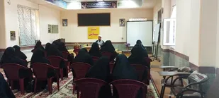 نشست بصیرتی طلاب خواهر در خاتم برگزار شد/تجلیل از خانواده شهدا در خاتم
