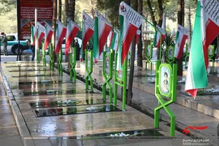 بمناسبت هفته بسیج غبارروبی مزار شهدای شاهین شهر