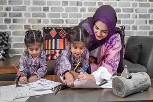 چرا زنان خانه&zwnj;دار همچنان در سیاست&zwnj;گذاری نادیده گرفته می&zwnj;شوند؟