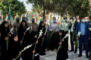 مزار شهدای مهرشهر و کمالشهر گلباران شد