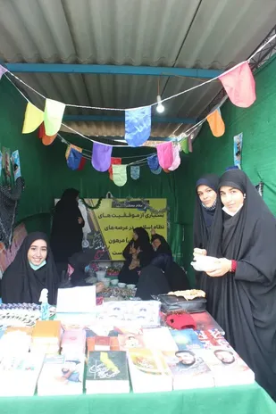 افتتاح نمایشگاه در بیمارستان امام جعفر صادق (ع)