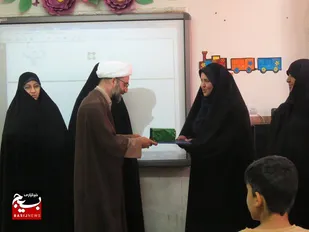 آئین تجلیل از مقام شامخ معلم برتر ناحیه ٣ اموزش و پرورش کرج برگزار شد+تصاویر