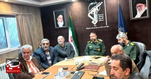 نشست با هنرمندان بسیجی در ساوجبلاغ/لزوم معرفی هنرمندانه&zwnj;ی شهدا توسط هنرمندان