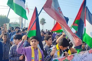 شعار مرگ بر اسرائیل و&zwnj; مرگ بر آمریکا در تجمع مردم گناوه