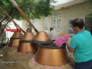 راه اندازی کارگاه اقتصاد مقاومتی با عطر معطر گلاب در شهرستان کمیجان