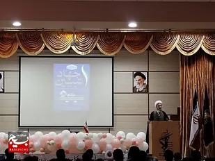 عوض کردن جای اهم و مهم جامعه، یا کار دشمن است یا بازی خوردگان از دشمن