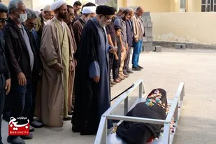 تشییع پیکر مادر شهید غلامرضا فرحی در بندر کنگان