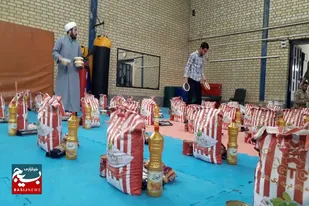 توزیع بسته&zwnj;های معیشتی در شب نوزدهم ماه رمضان توسط حوزه&zwnj; شهید عبادی&zwnj;نیا همدان