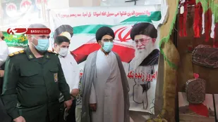 بازدید فرمانده سپاه خمینی شهر از نمایشگاه اقتصادمقاومتی پایگاه بسیج ریحانه النبی